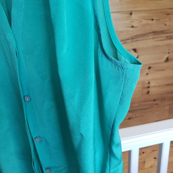 Banana Republic 100% Silk Sleeveless button up XS - Picture 13 of 15